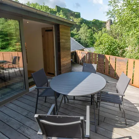 In With Castle Views