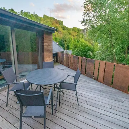 In With Castle Views *